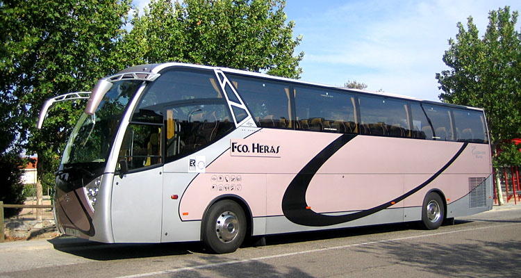 Autocar de Francisco Heras en carretera